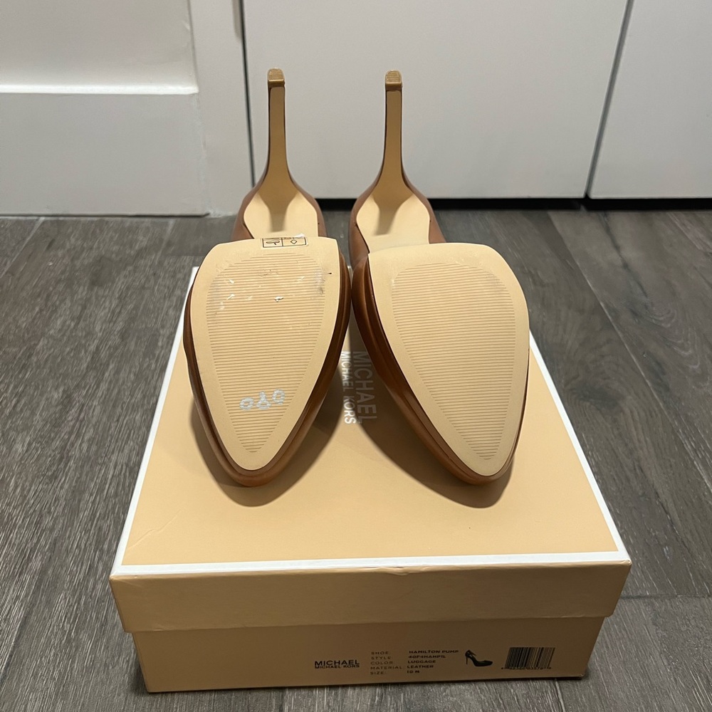 Brand New Michael Kors Pump